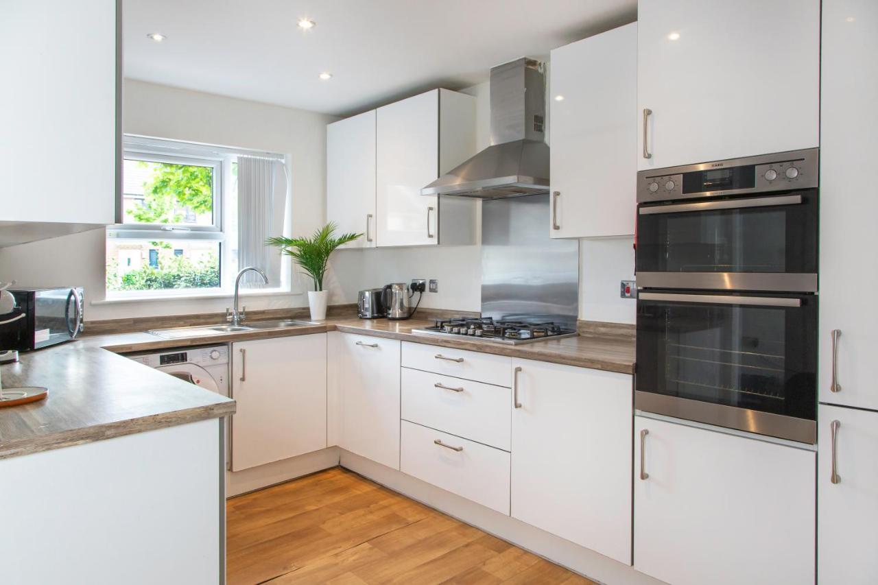 Villa Cozy Townhouse In The Heart Of Greater Manchester Exterior foto