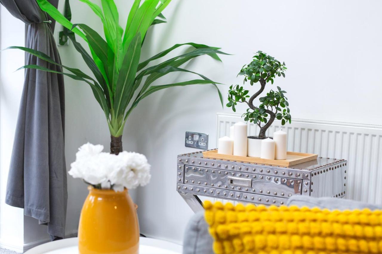 Villa Cozy Townhouse In The Heart Of Greater Manchester Exterior foto