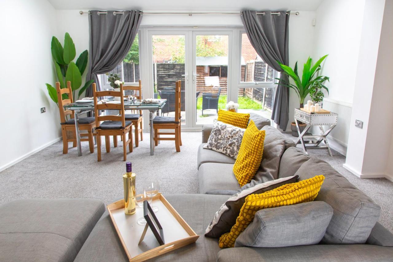 Villa Cozy Townhouse In The Heart Of Greater Manchester Exterior foto